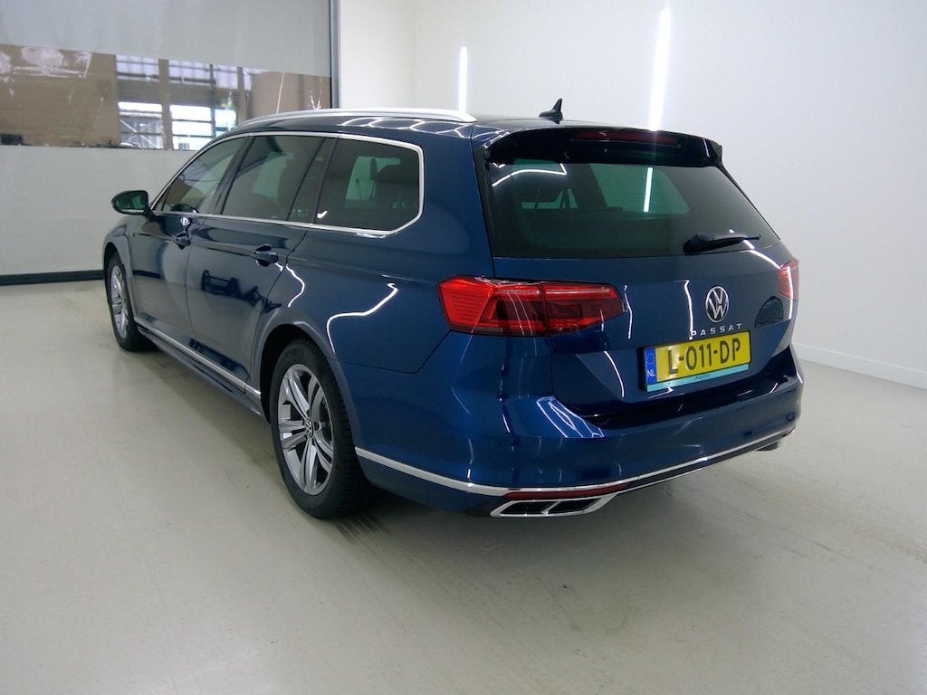 Volkswagen Passat Variant 2.0 TDI 150PK DSG R-Line NL-AUTO P, Auto's, Gebruikt, Euro 6, 4 cilinders, Blauw