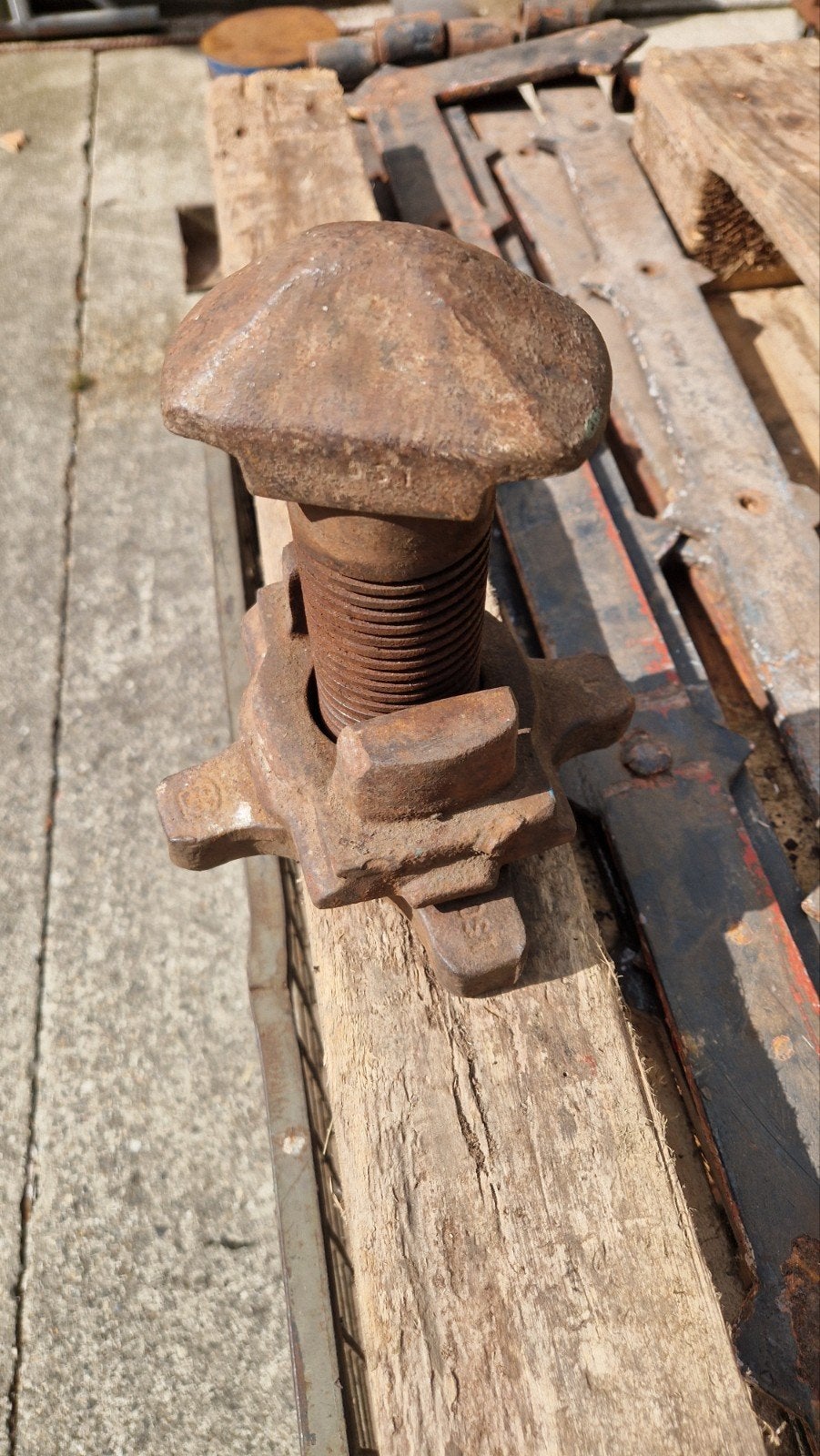 Twistlock, Ophalen, Gebruikt
