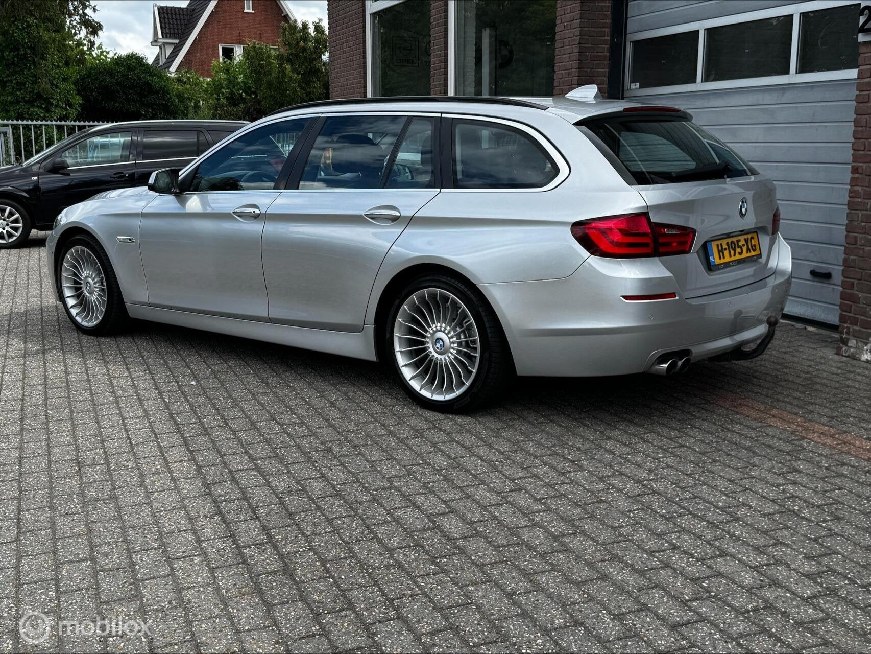 BMW 5-serie Touring 523i High Executive LEDER/AIRCO/CAM, Euro 5, Achterwielaandrijving, Gebruikt, 2000 kg