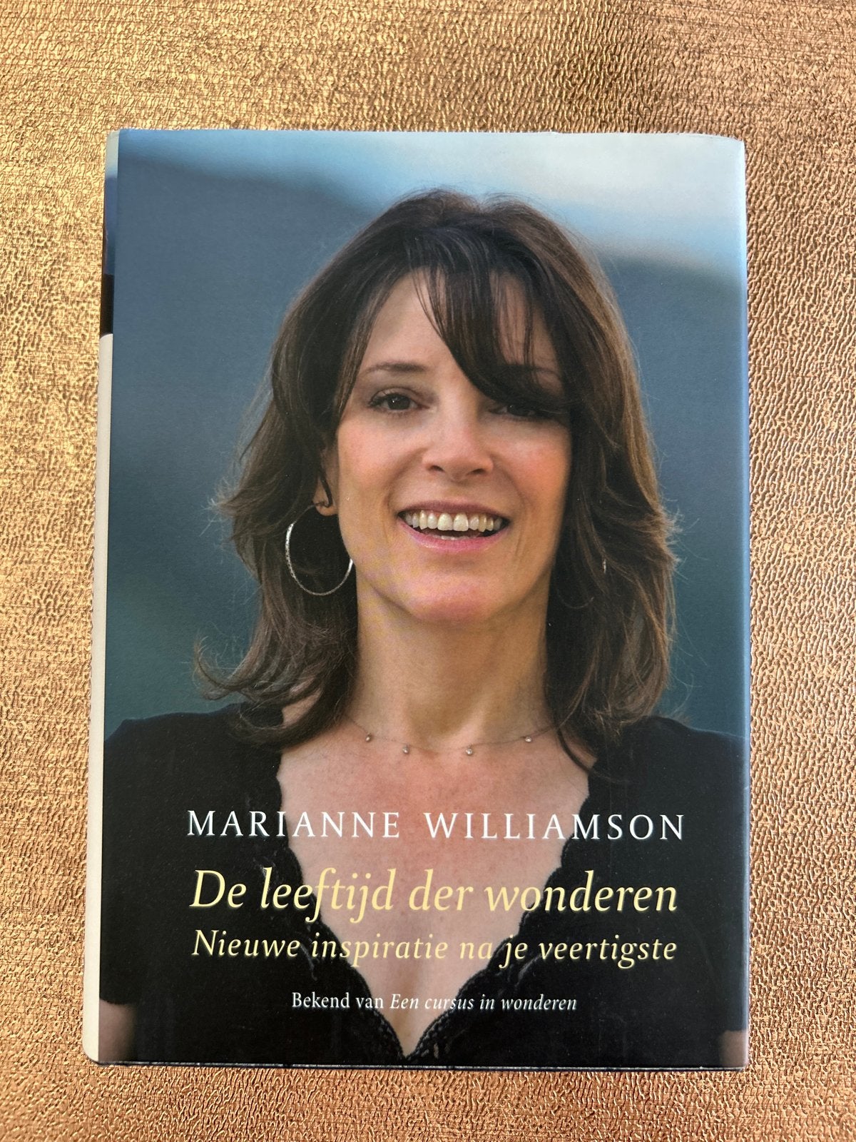 De leeftijd der wonderen - Marianne Williamson, Ophalen of Verzenden, Zo goed als nieuw, Spiritualiteit algemeen, Achtergrond en Informatie
