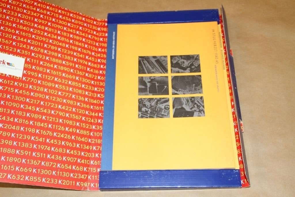 In Stug Verzet 1940-45 — Grafici in de 2e Wereldoorlog, Ophalen of Verzenden, Zo goed als nieuw, Fotografen