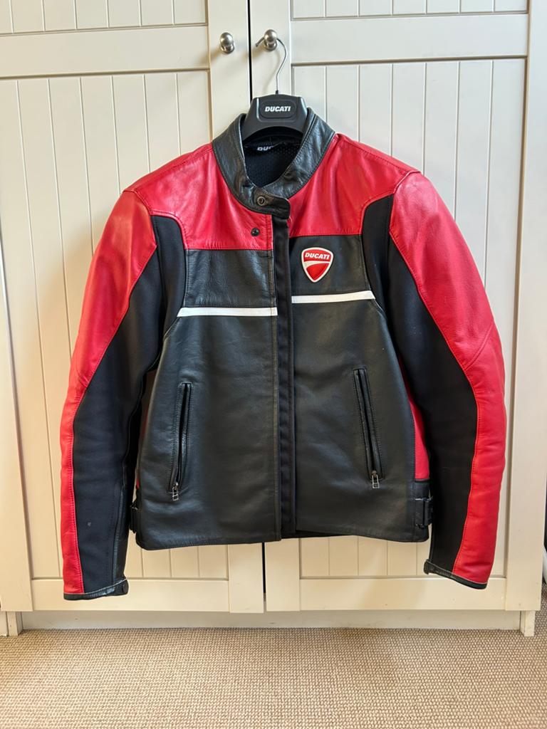 Dainese Ducati Leren Motorjas Maat 52 met Rugprotector, Motoren, Kleding | Motorkleding, Dainese, Heren, Jas | leer, Ophalen of Verzenden