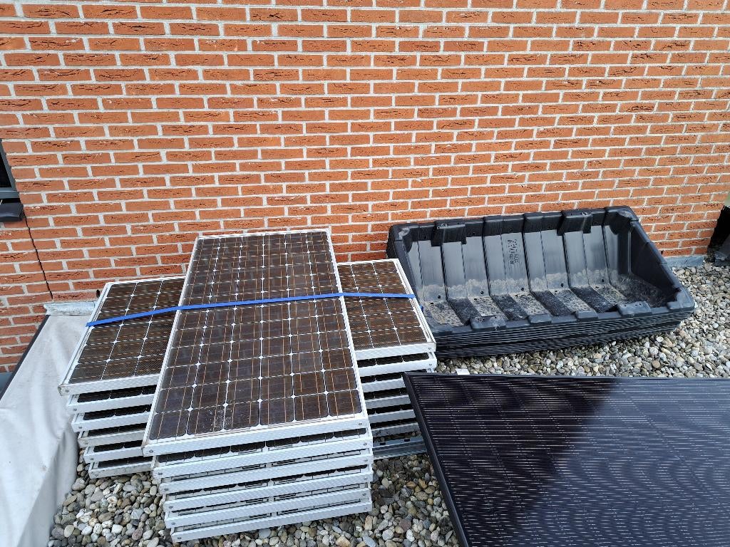 Zonnepanelen 110Wp 12x met omvormer 2x, Ophalen, Gebruikt, Compleet systeem, 200 wattpiek of meer