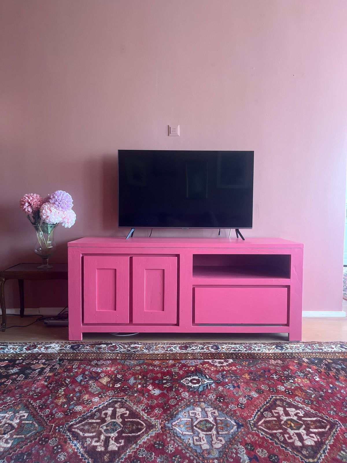 Roze TV-meubel met opbergruimte, Huis en Inrichting, Kasten | Televisiemeubels, Ophalen, Gebruikt, 100 tot 150 cm, Minder dan 100 cm