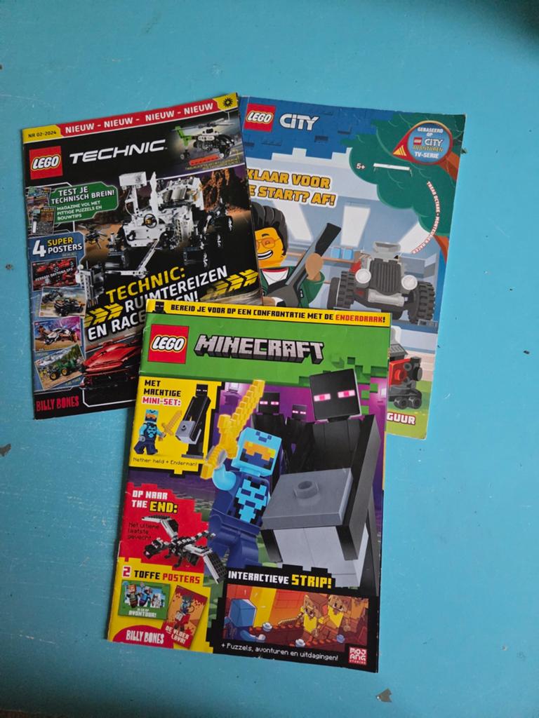 Lego tijdschriften: Technic, City en Minecraft, Ophalen of Verzenden, Gelezen