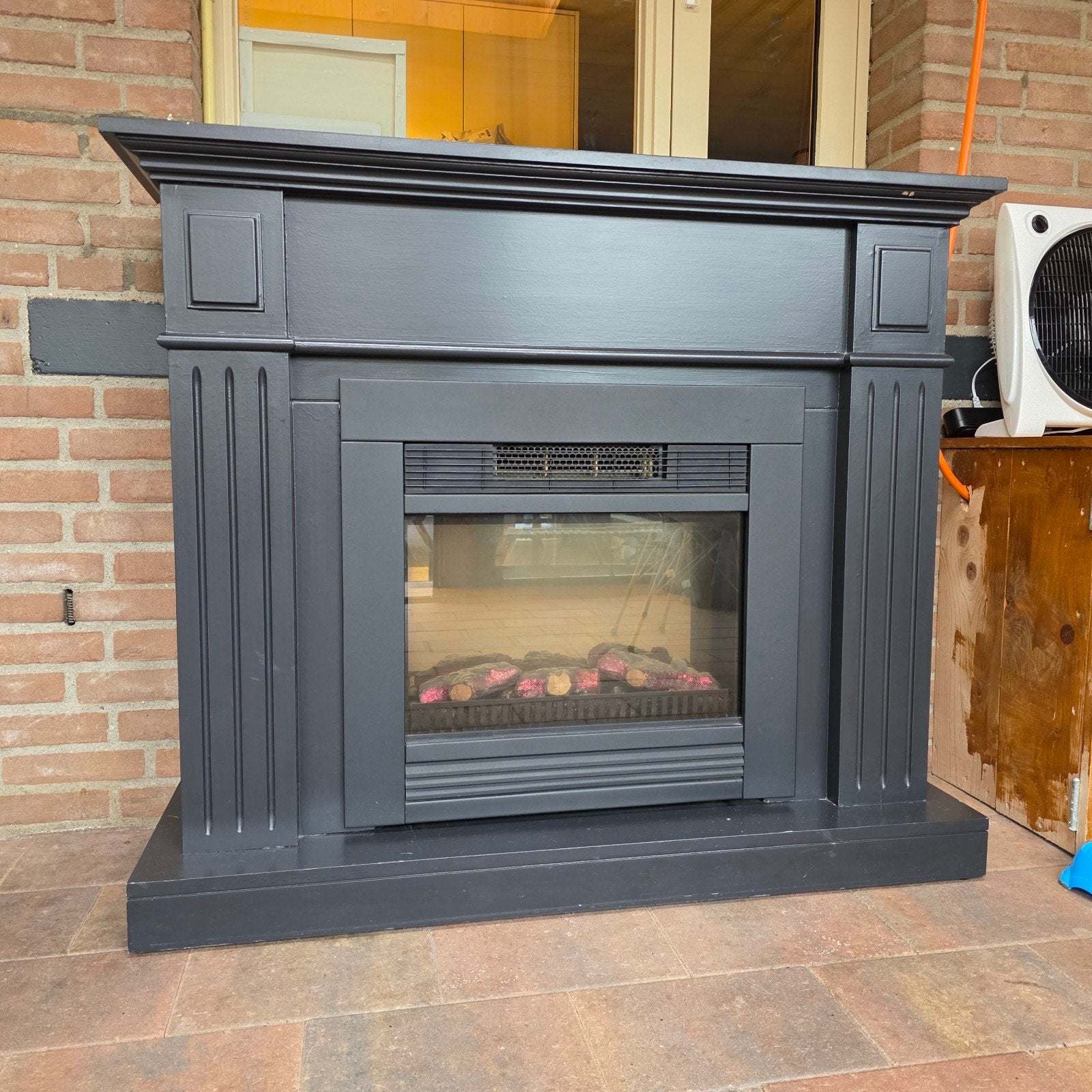 Elektrische haard met schouw - Zwart, Huis en Inrichting, Haarden, Elektrische haard, Ophalen