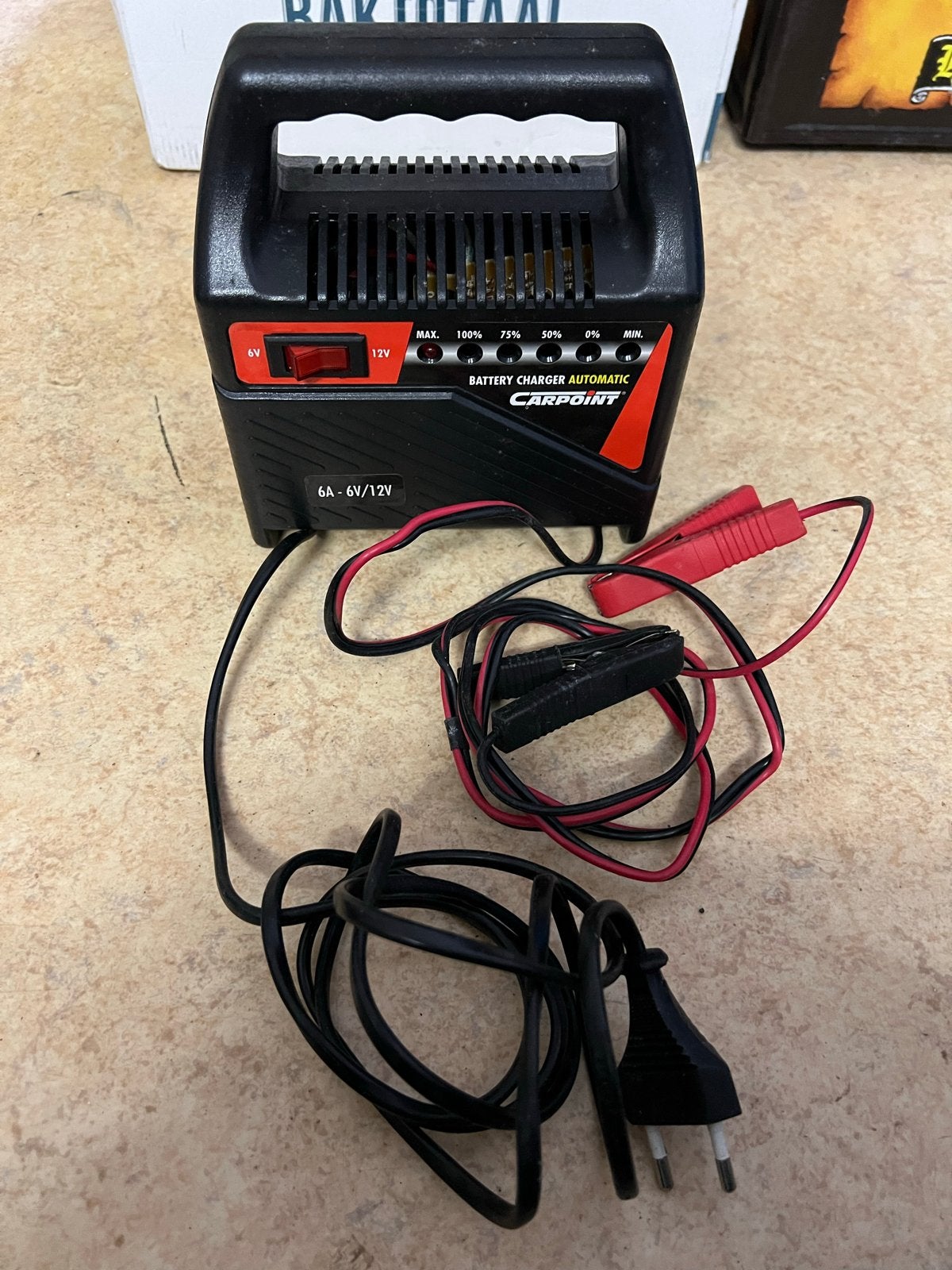 Carpoint acculader 6V/12V - Nieuw in doos, Ophalen, Nieuw, Universele onderdelen