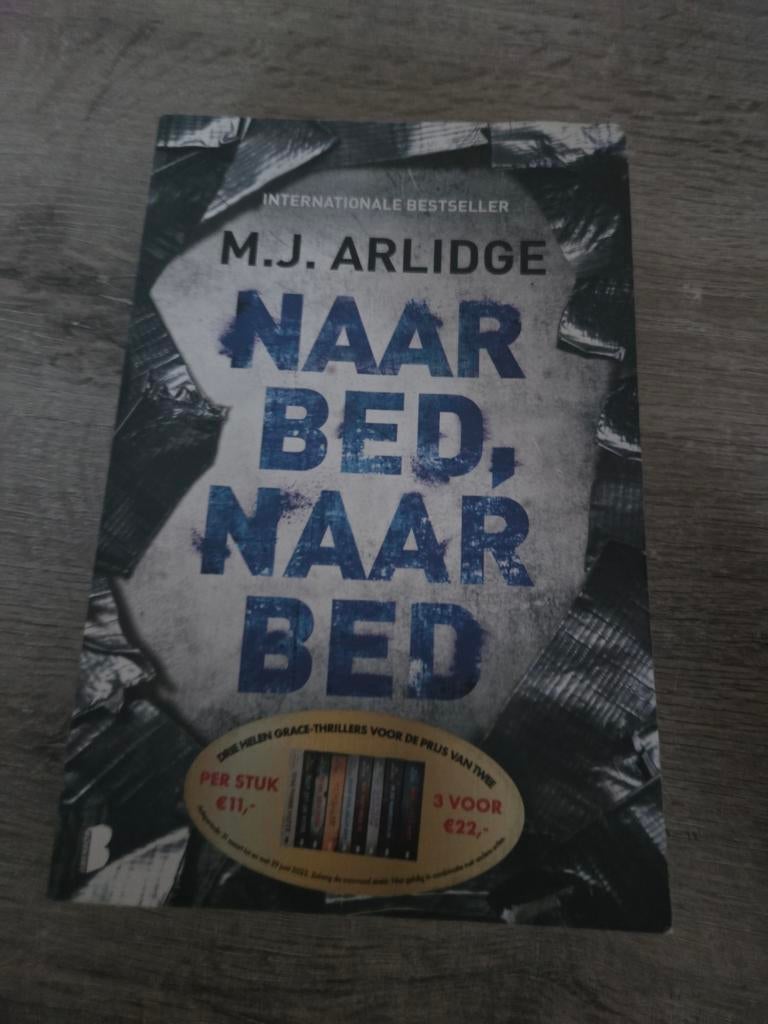 M.J. Arlidge -Naar Bed, Naar Bed (Internationale Bestseller, Boeken, Ophalen of Verzenden, Zo goed als nieuw, M.J. Arlidge, Nederland