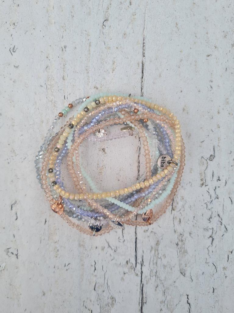 Minii kralenarmbandjes soft kleurtjes 3 euro pst nieuw, Overige kleuren, Kunststof of Plastic, Nieuw, Ophalen of Verzenden