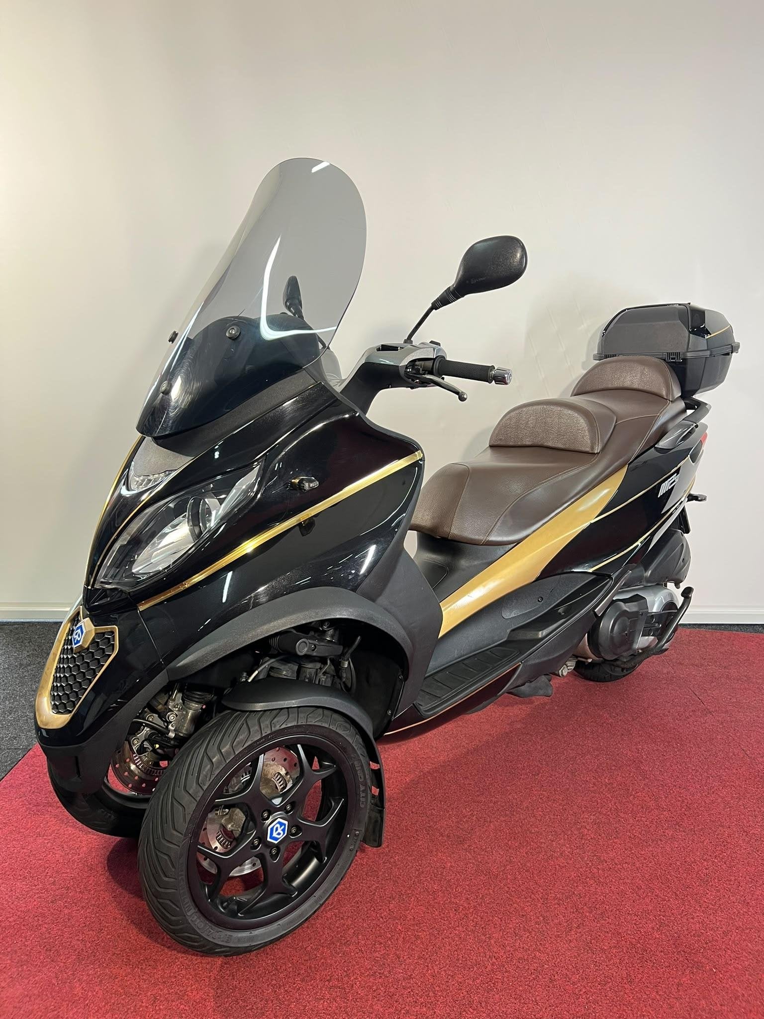 Piaggio 500 LT MP3 Sport ABS, Motoren, Scooter, 493 cc, Piaggio Vespa B.V., Minervum 7272
4817 ZM  Breda, NL