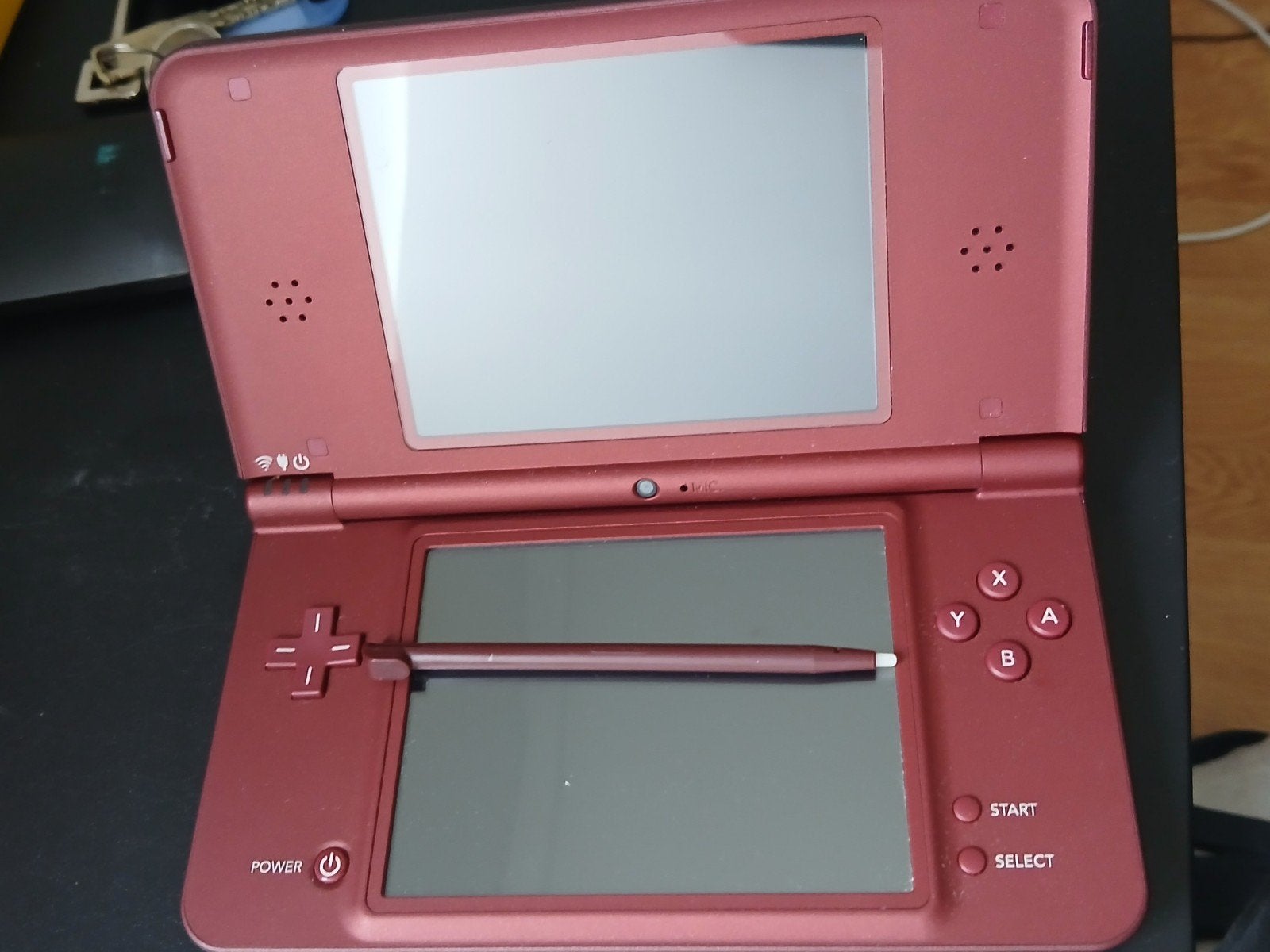Nintendo DSi XL Rood - Goede Staat. Prijs licht bespreekbaar, Spelcomputers en Games, Verzenden, Gebruikt, Rood, Dsi XL