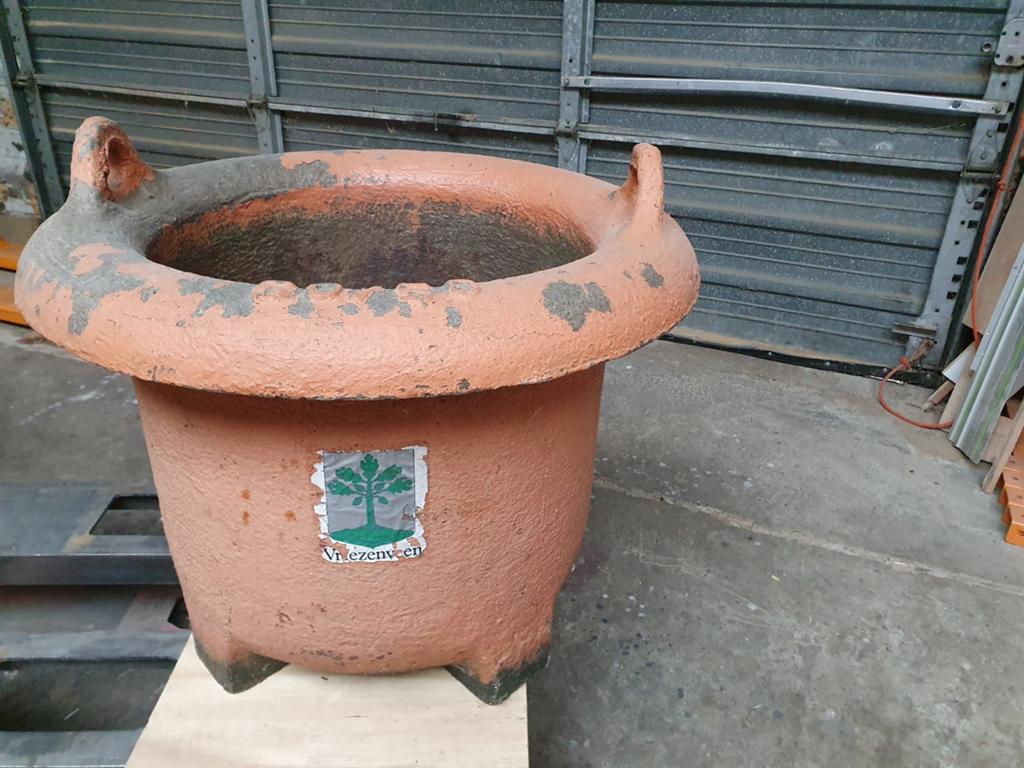Antieke bijzondere pot 350 kg zwaar, Ophalen of Verzenden, Rond, Minder dan 30 cm