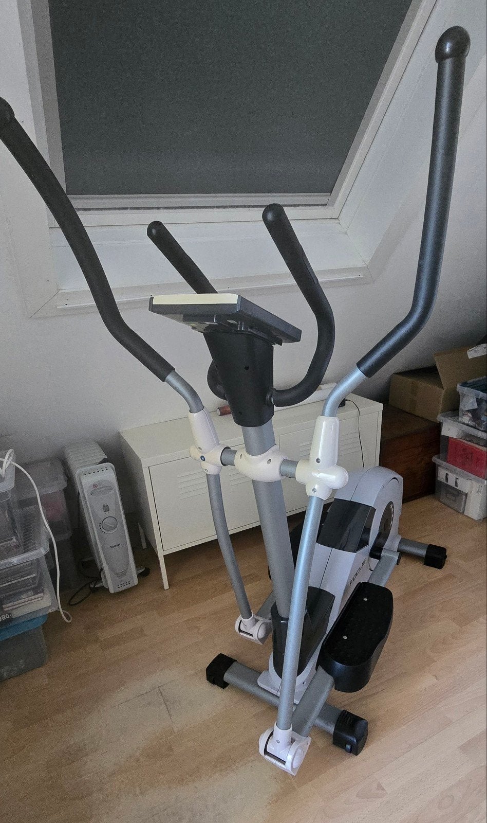 Focus Fitness Fox 3 Crosstrainer, Sport en Fitness, Ophalen, Benen, Zo goed als nieuw, Crosstrainer