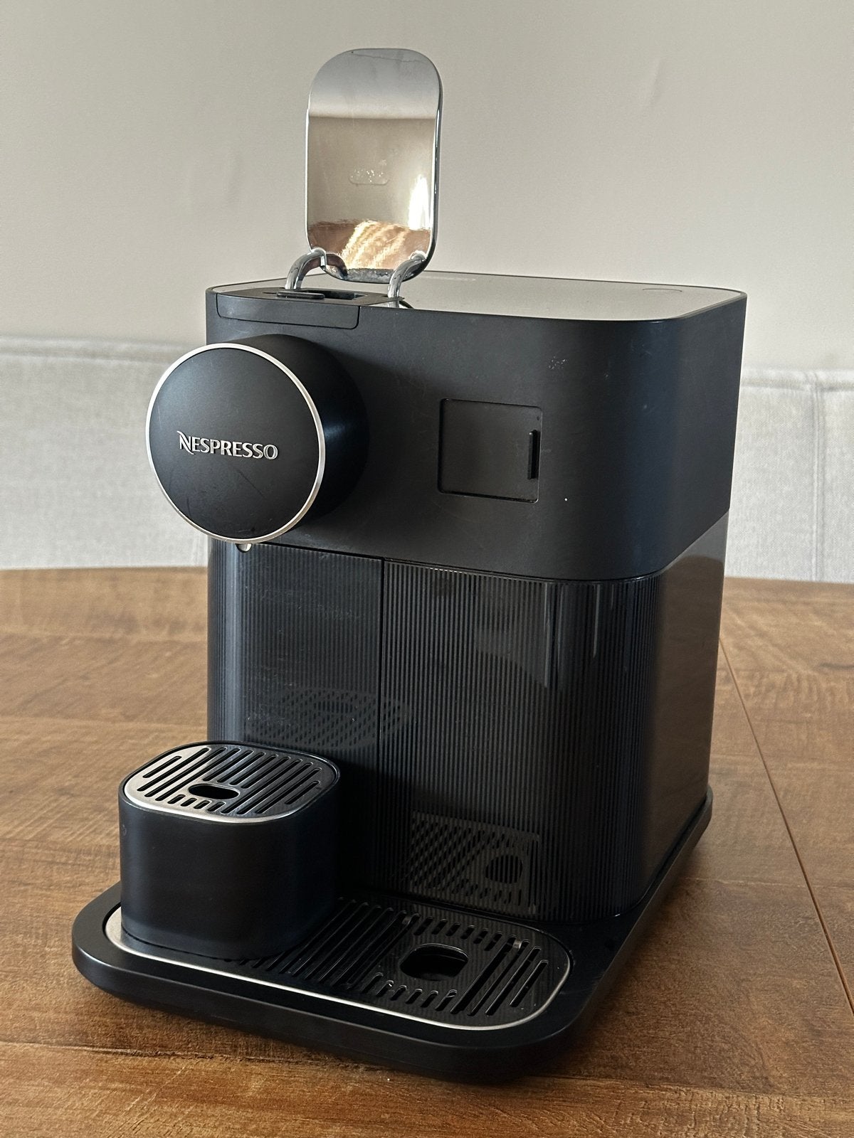 Nespresso De'Longhi grand Lattissima, Gebruikt, Koffiemachine, Ophalen of Verzenden, 4 tot 10 kopjes