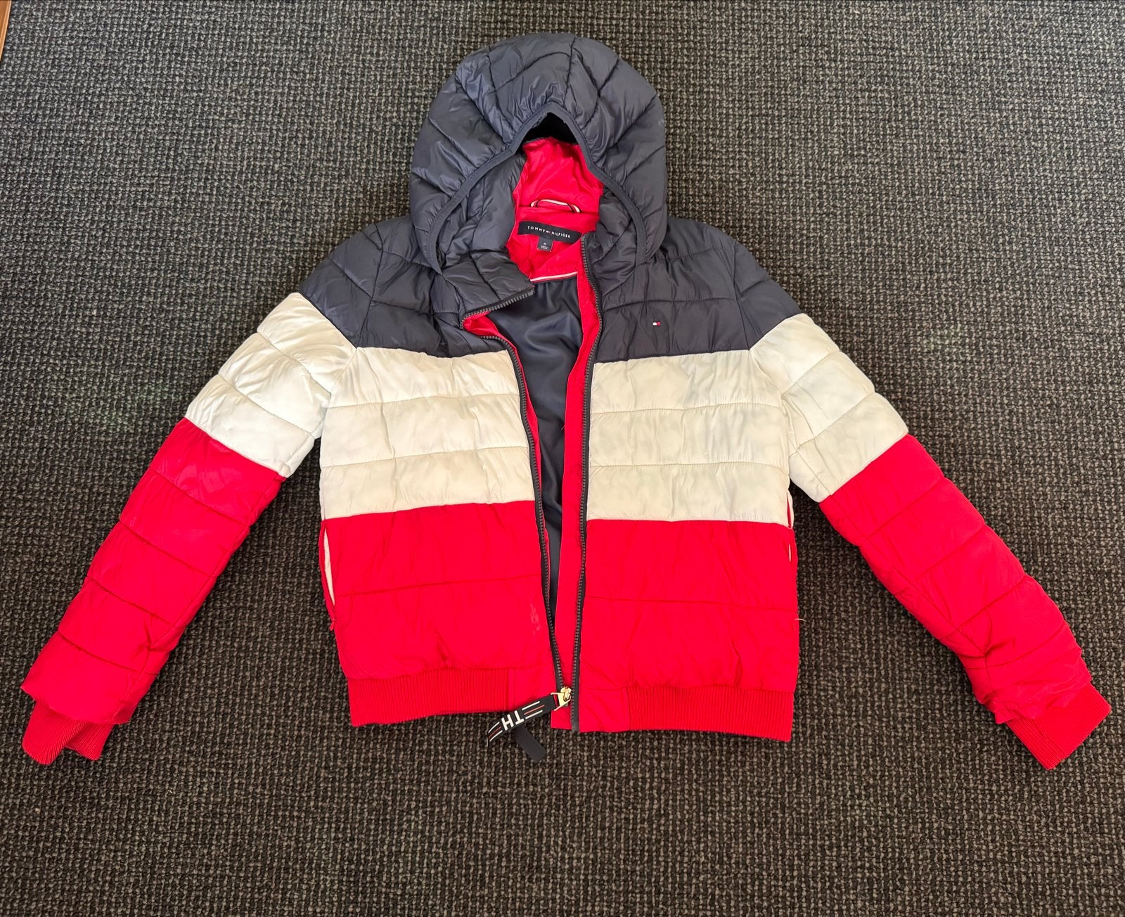 Tommy Hilfiger jas maat M, Kleding | Dames, Ophalen, Zo goed als nieuw, Maat 38/40 (M), Rood