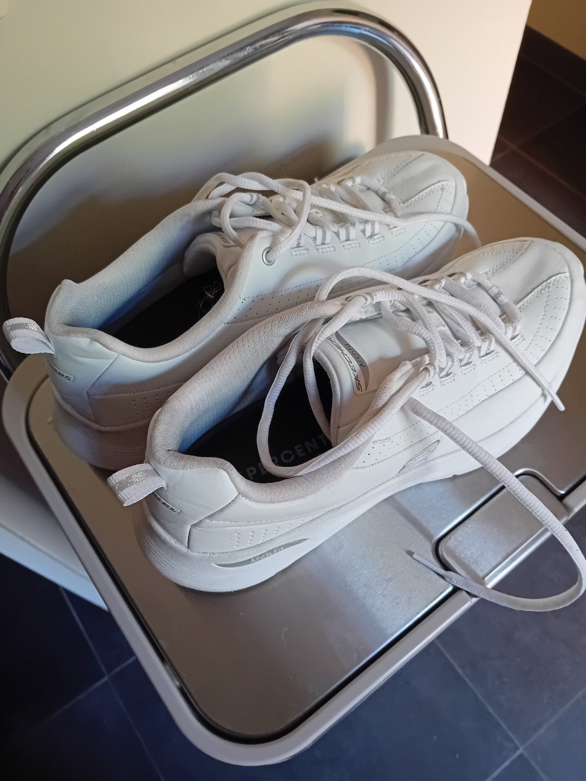 Skechers Arch Fit sneakers wit maat 40. Leer!, Skechers, Wit, Ophalen of Verzenden, Sneakers of Gympen
