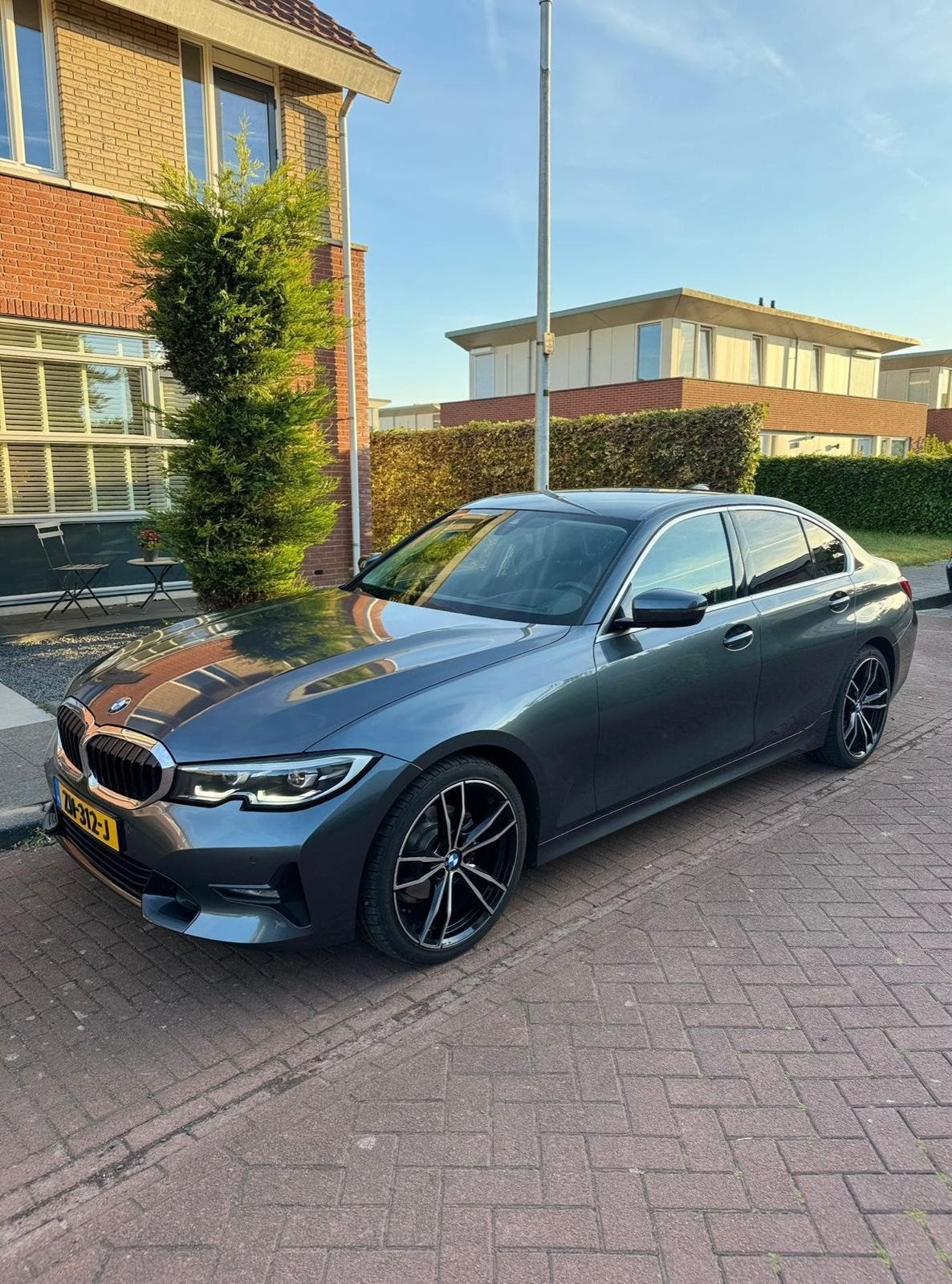 BMW 320i High Executive Sportline 184pk *DEALER ONDERHOUDEN*, 4 cilinders, 75 €/maand, Particulier, Sedan