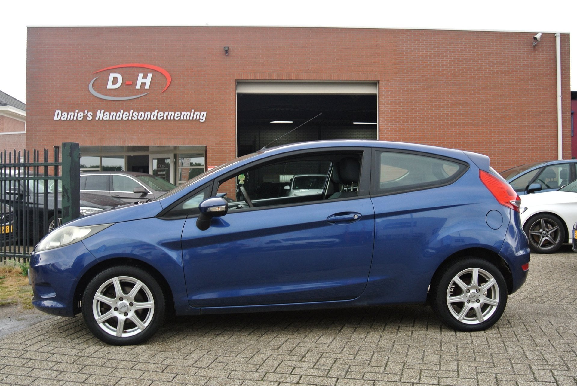 Ford Fiesta 1.4 Trend airco automaat nieuwe apk inruil mogel, Auto's, 15 km/l, 4 cilinders, Blauw, Elektrische ramen