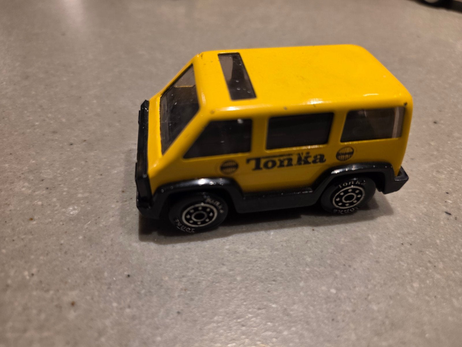 Tonka speelgoedauto - Gele bus, Ophalen of Verzenden, Gebruikt