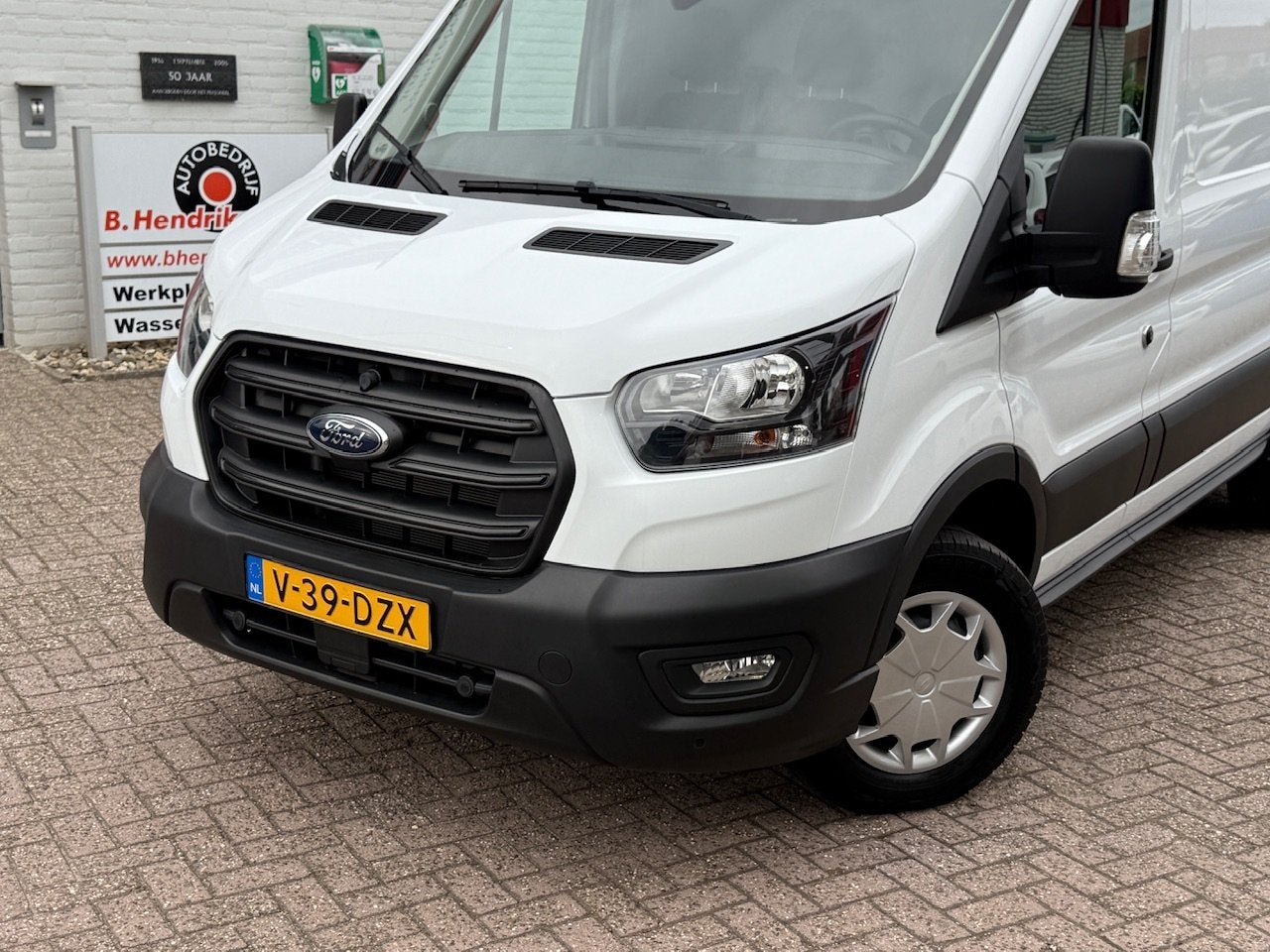 Ford Transit GB 350 L2H2 TDCi 105pk FWD Trend/ Trekhaak met, Keurmerk '100% Onderhouden', Dealer onderhouden, Stof, 4 cilinders