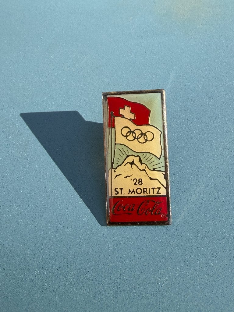 Vintage Coca-Cola pin vd Olympiade van 1928 in St.Moritz, Verzamelen, Ophalen of Verzenden, Gebruikt, Sport, Speldje of Pin