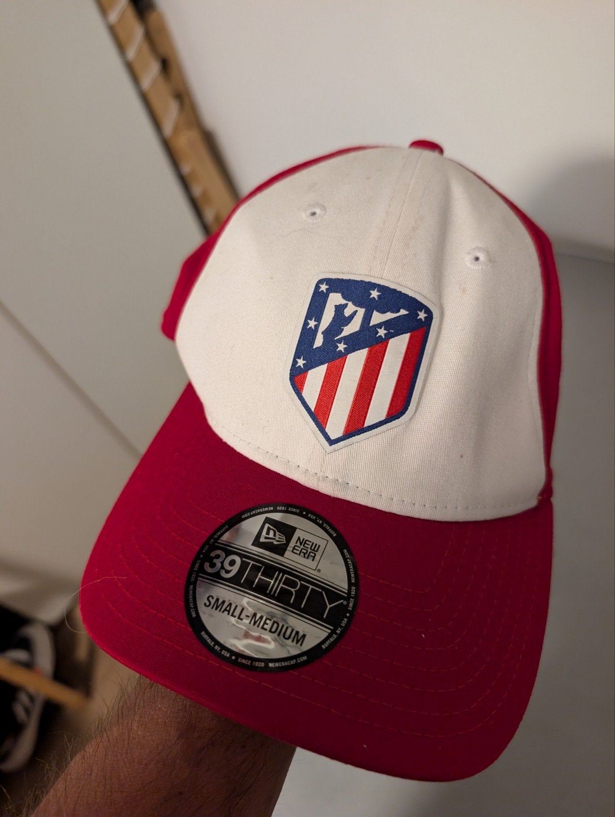 New Era Atletico Madrid 39Thirty Pet - Small/Medium, Kleding | Heren, Ophalen of Verzenden, Zo goed als nieuw, New Era, Pet