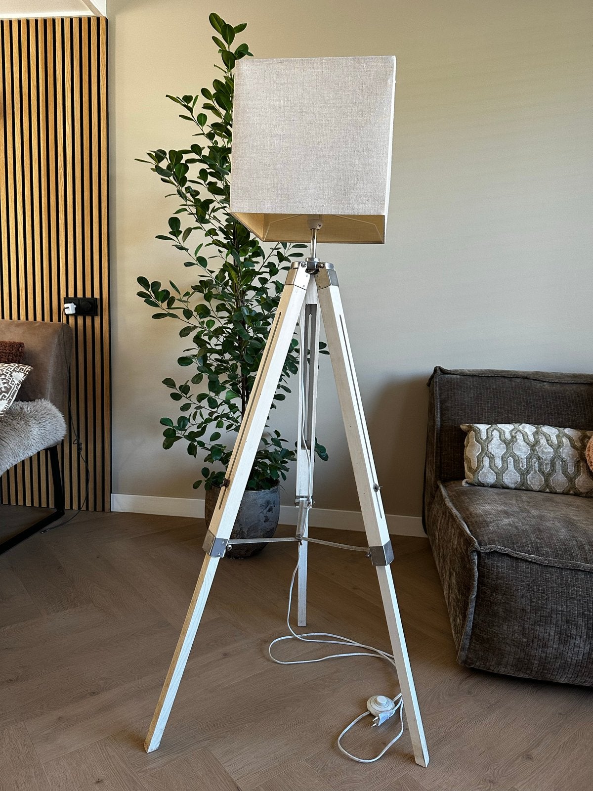 Vloerlamp met houten driepoot en stoffen kap, Ophalen, Gebruikt, Hout, 100 tot 150 cm