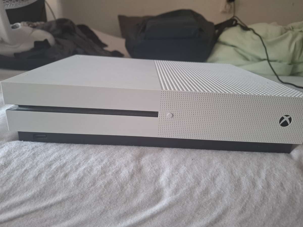 MOET NU WEG!! Xbox One S - Zo goed als nieuw, Ophalen of Verzenden, Zo goed als nieuw, Met 1 controller, Xbox One S