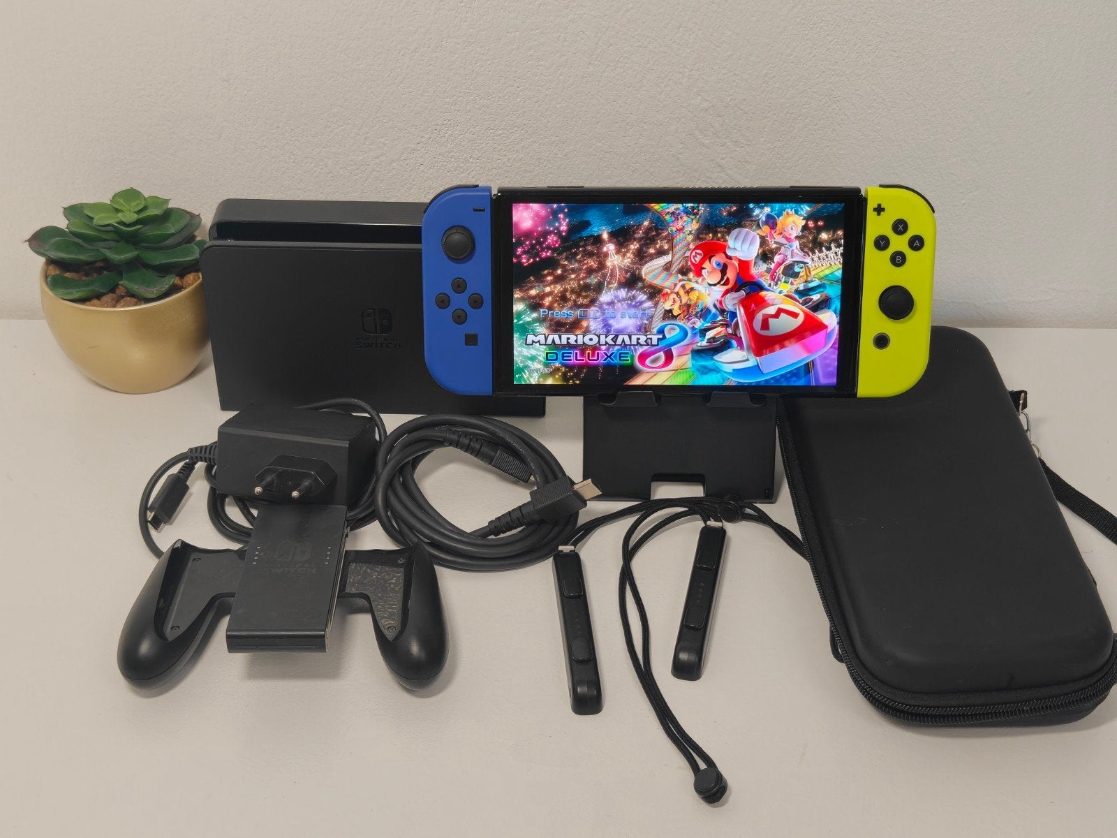 Nintendo Switch OLED met Mario Kart 8 Deluxe, Racen en Vliegen, 5612GA, Ophalen of Verzenden, Zo goed als nieuw