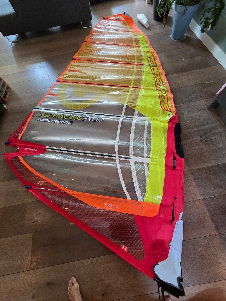 Neilpryde RS Racing Evo VII 7.0 (reserve zeil bijna nieuw), Watersport en Boten, Ophalen, 6.5 m² tot 8 m², Zo goed als nieuw, Neilpryde