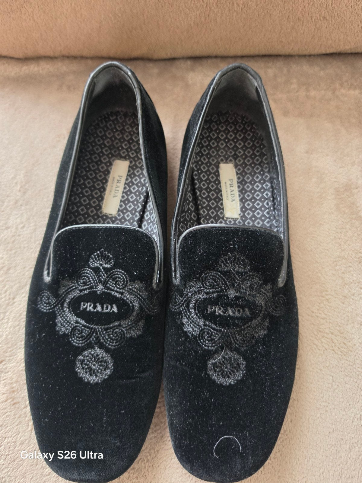 schoenen prada van zwart fluweel, Ophalen of Verzenden, Zo goed als nieuw, Zwart