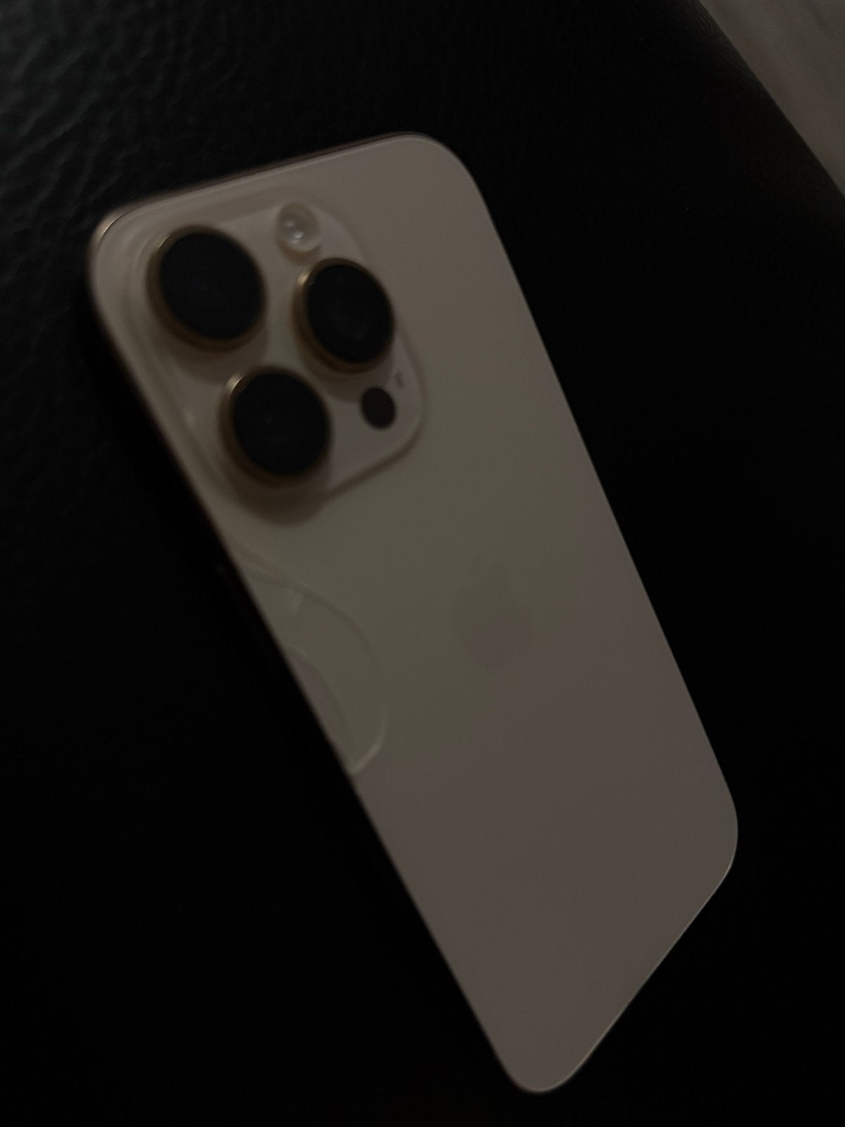 iPhone 16 Pro Goud, Telecommunicatie, Gebruikt, 82 %, Met simlock, Zonder abonnement