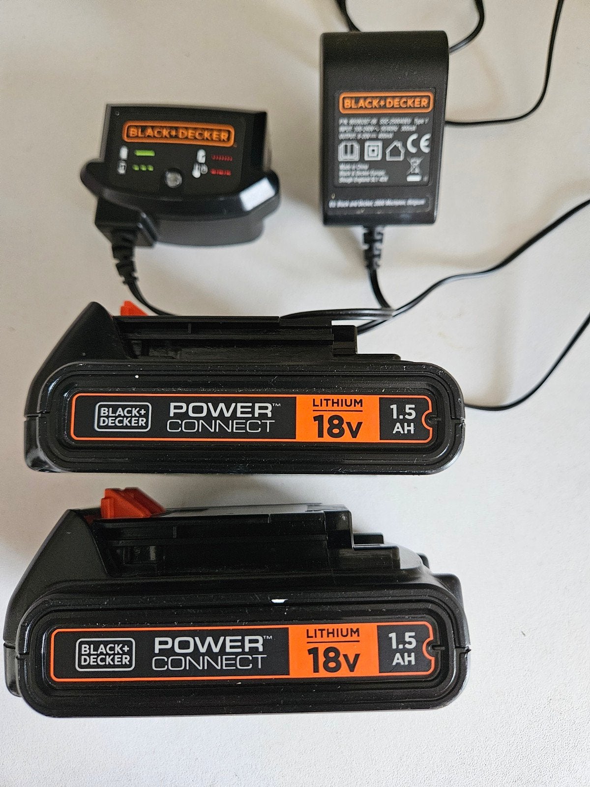 Black+Decker 18V Accu's (2x) met Oplader, Ophalen of Verzenden, Gebruikt, Boor- en Schroefmachine