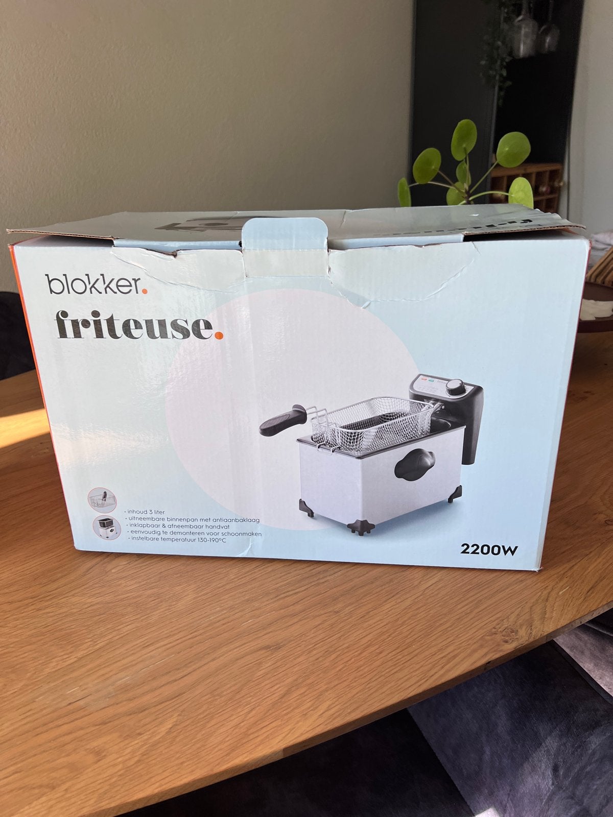 Blokker Friteuse 3L - Nieuw in doos, 2200W, Witgoed en Apparatuur, 2 tot 3 liter, Ophalen, Nieuw, Uitneembare binnenpan