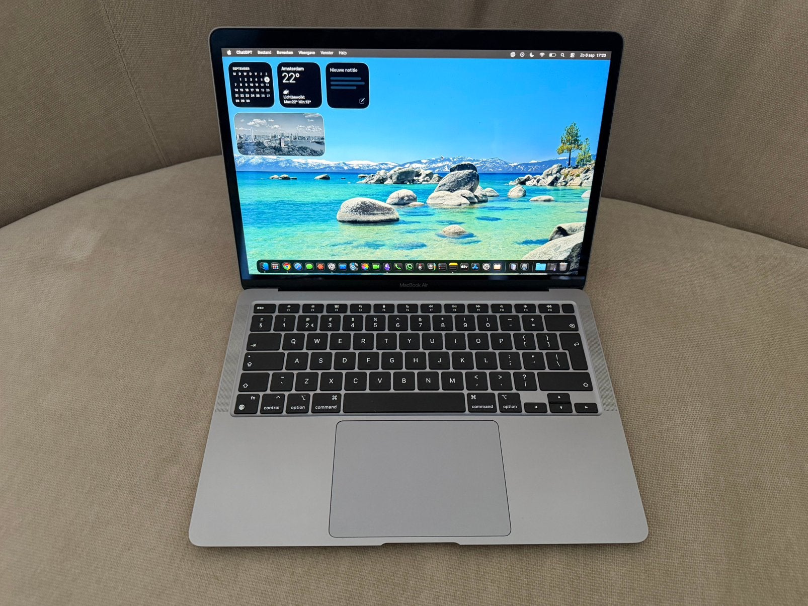 Macbook Air M1 2020 256GB Space Gray NIEUWSTAAT, Ophalen, 256 GB, Qwerty, 8 GB