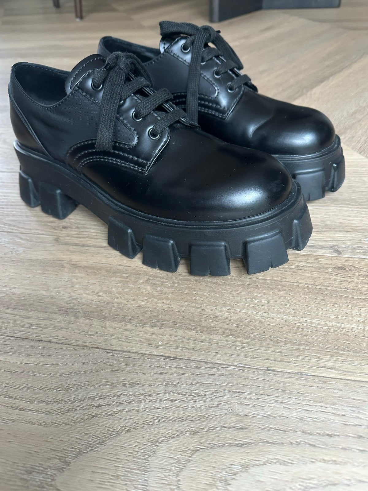 Prada Monolith Nylon & Leather Loafers zwart (maat 43), Loafers, Zwart, Ophalen of Verzenden, Zo goed als nieuw