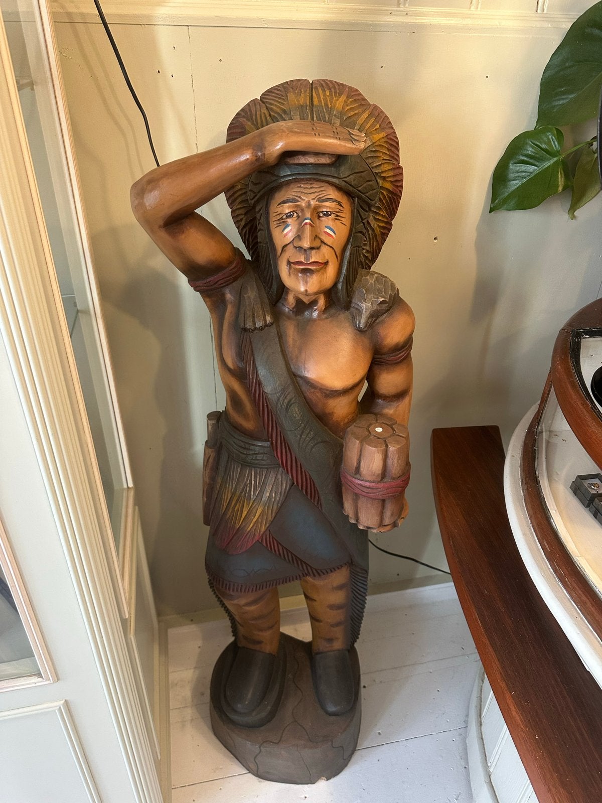 Groot houten beeld van Indiaan - Handgesneden, Ophalen, Handgemaakt, 1 meter - 2 meter, Beeld