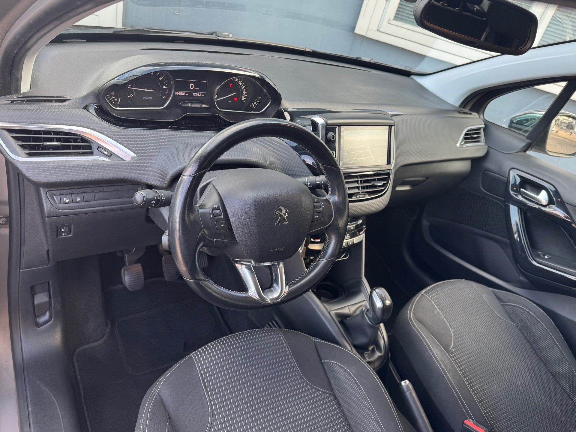 Foto 4 van Peugeot 208 1.2 PureTech Allure|Carplay|Navi|Cruise|Climate|