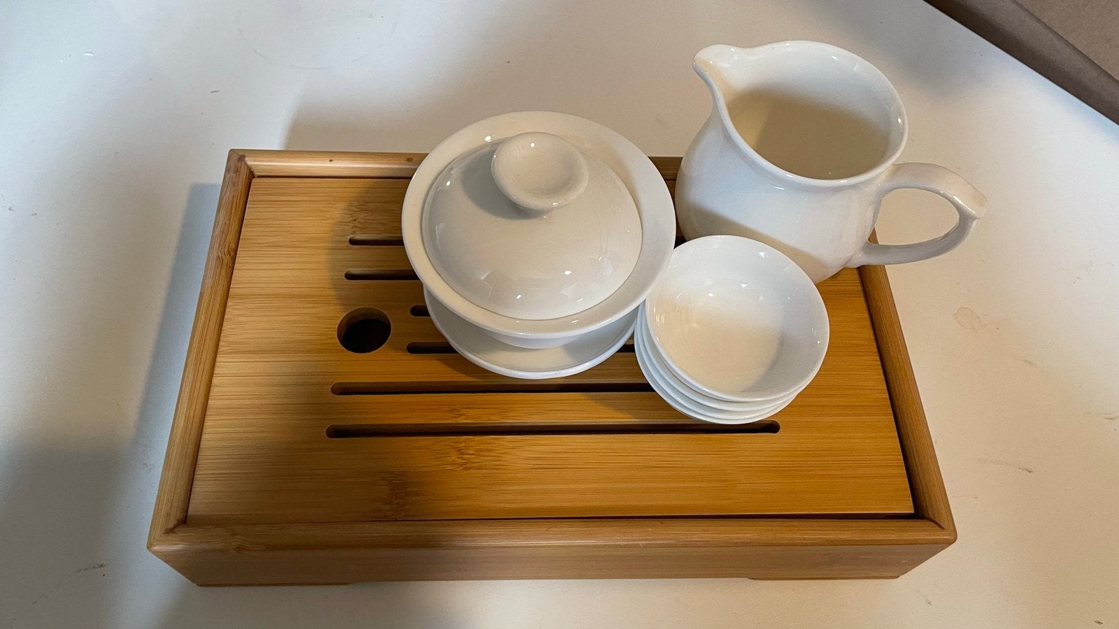 Chinees gongfu theeservies met bamboe dienblad, Huis en Inrichting, Aziatisch, Keramiek, Ophalen of Verzenden, Zo goed als nieuw