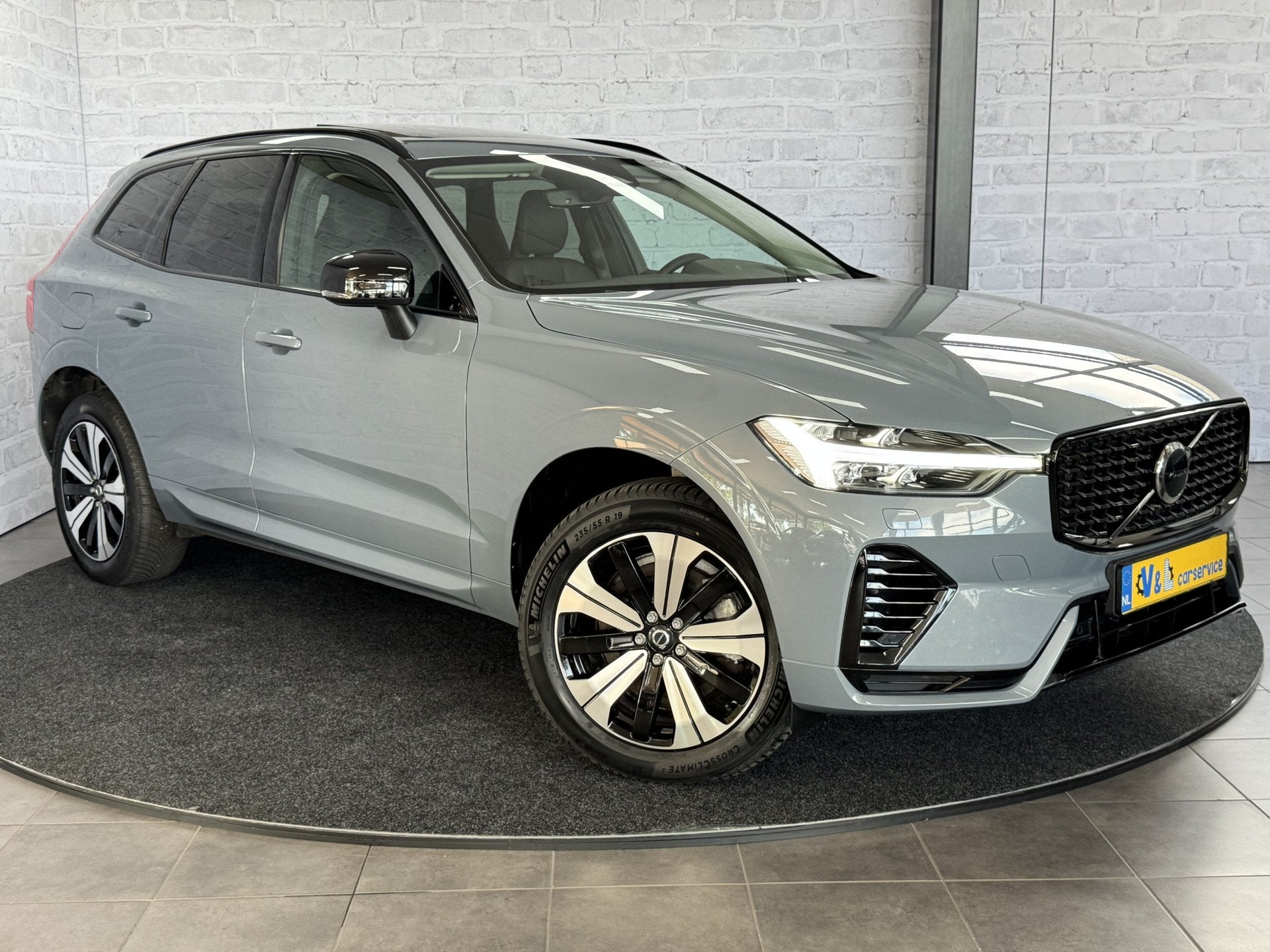 Volvo XC60 2.0 T6 Plug-in hybrid AWD Plus Dark Pano Trekhaak, Automaat, 145 pk, Gebruikt, 4 cilinders