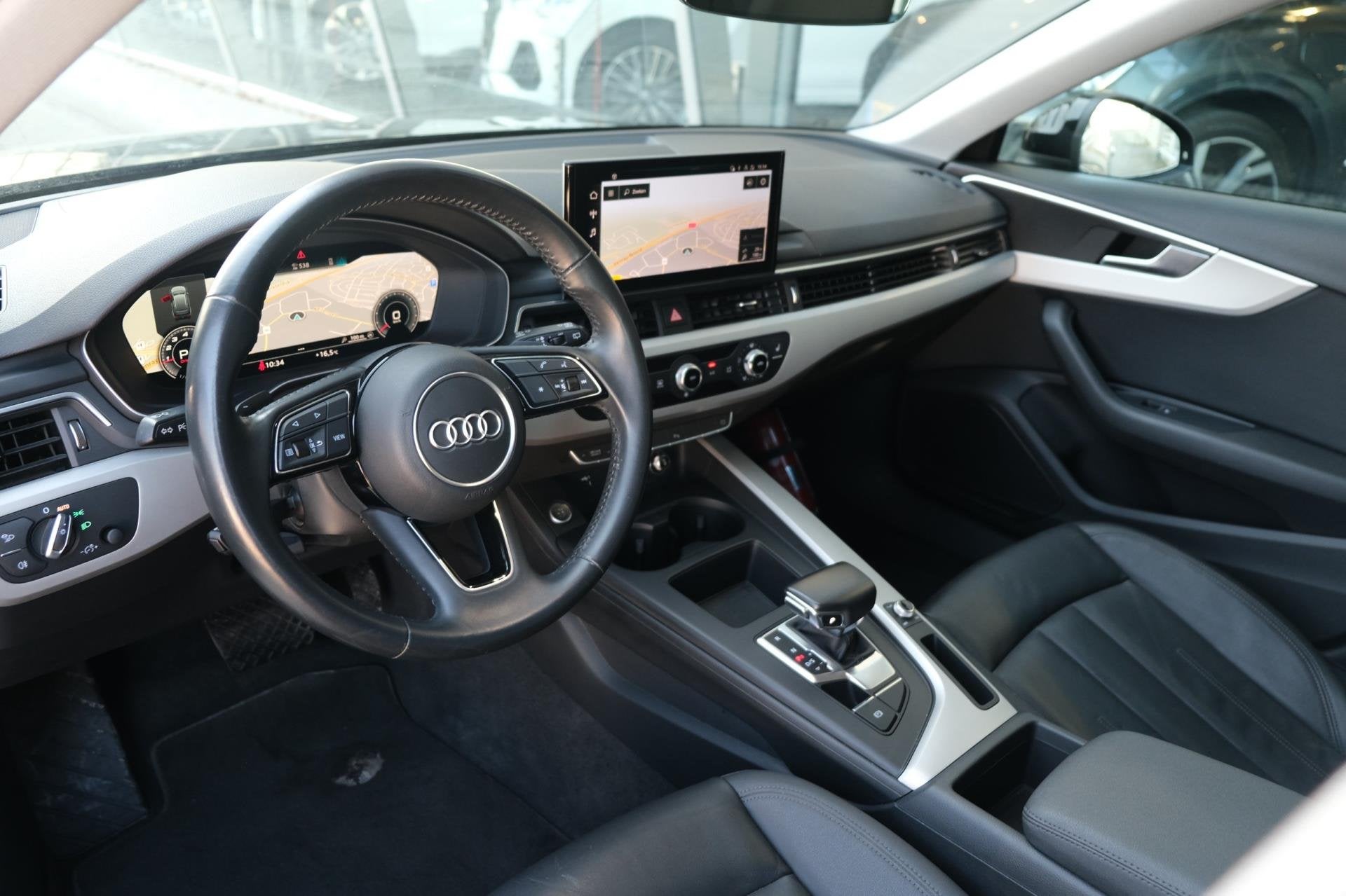 Audi A4 35 TFSI S-line S-tronic 150PK NW Model Navi Viritual, Gebruikt, 4 cilinders, A4, Zwart