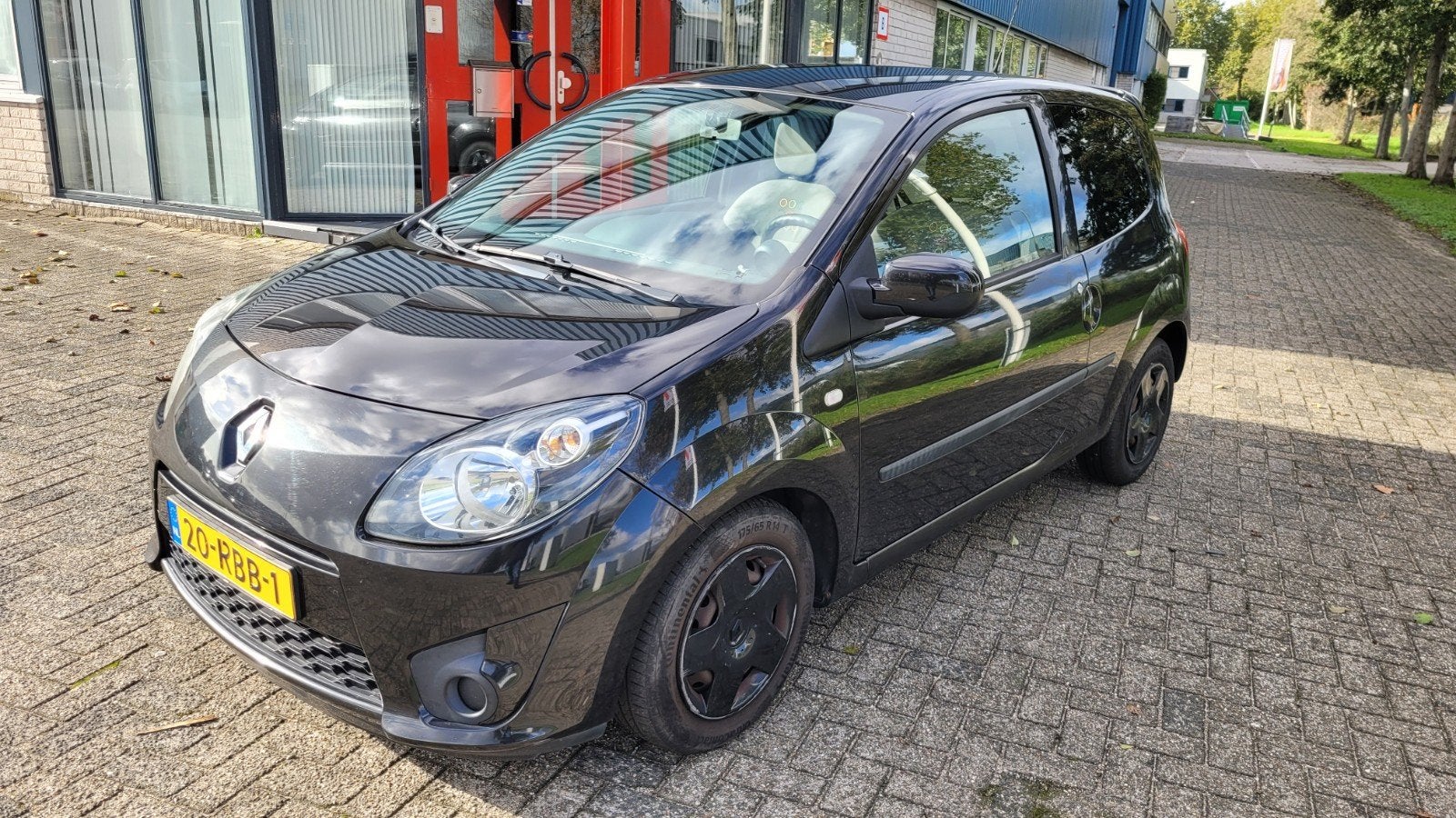 Renault Twingo 1.2 16V 2011 Black on Black /apk/airco/lagekm, Auto's, 74 pk, 4 cilinders, 4 stoelen, Zwart