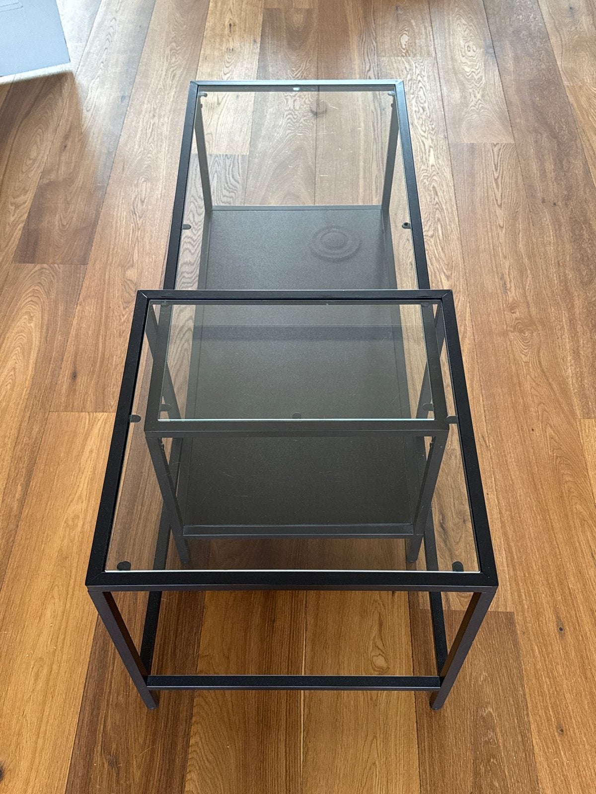 IKEA VITTSJÖ Bijzettafel, set van 2, zwartbruin/glas, Minder dan 45 cm, Ophalen of Verzenden, 75 cm of meer, Rechthoekig