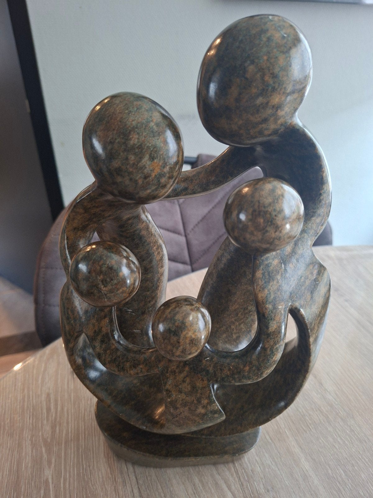 Familiebeeld van steen - Liefdevolle omhelzing, Ophalen, Groep mensen, Handgemaakt, 20 - 50 cm