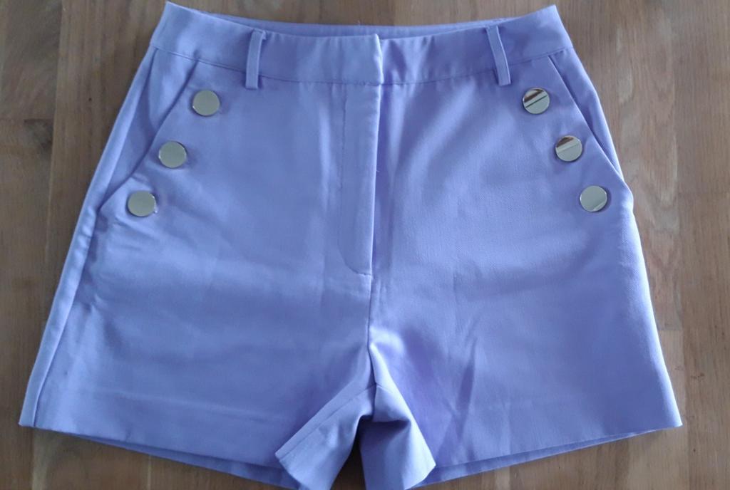 Lila Costes korte broek maat S met sierknopen, Kleding | Dames, Broeken en Pantalons, Kort, Paars, Ophalen of Verzenden, Zo goed als nieuw