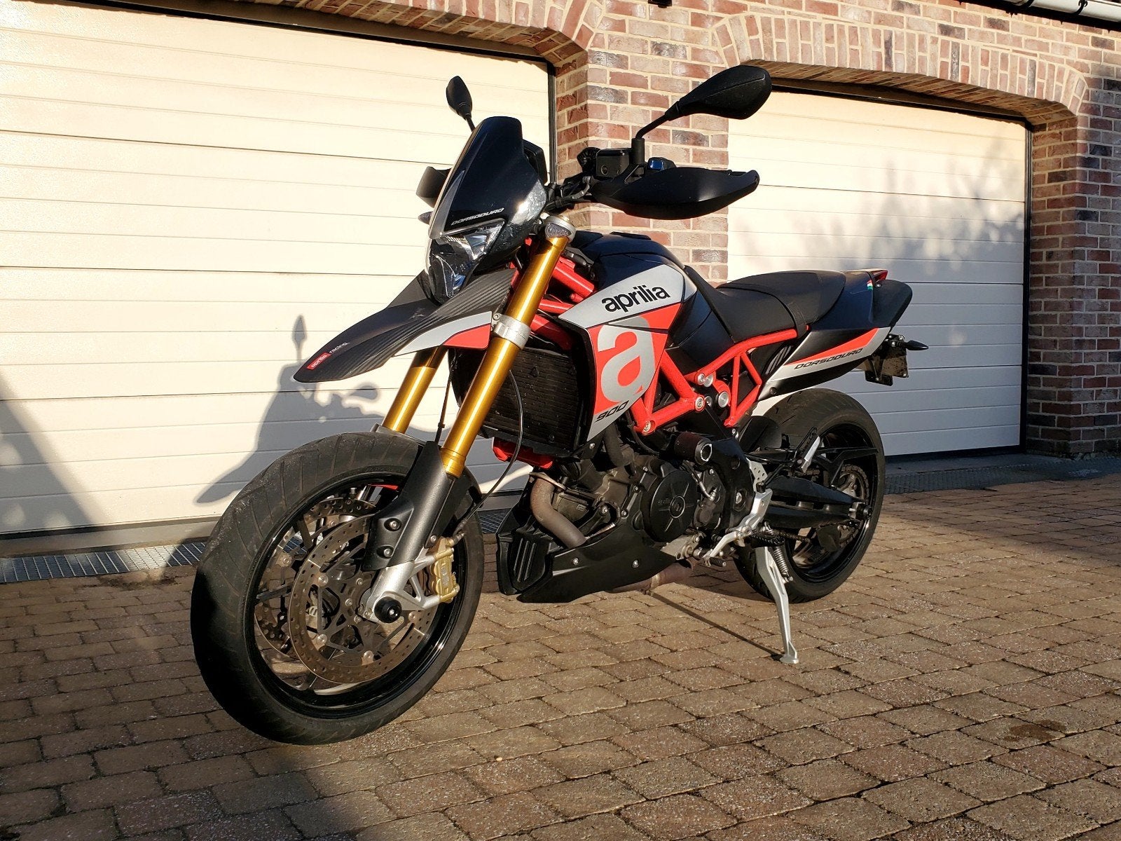 Aprilia Dorsoduro 900, Motoren, Ophalen, Zo goed als nieuw