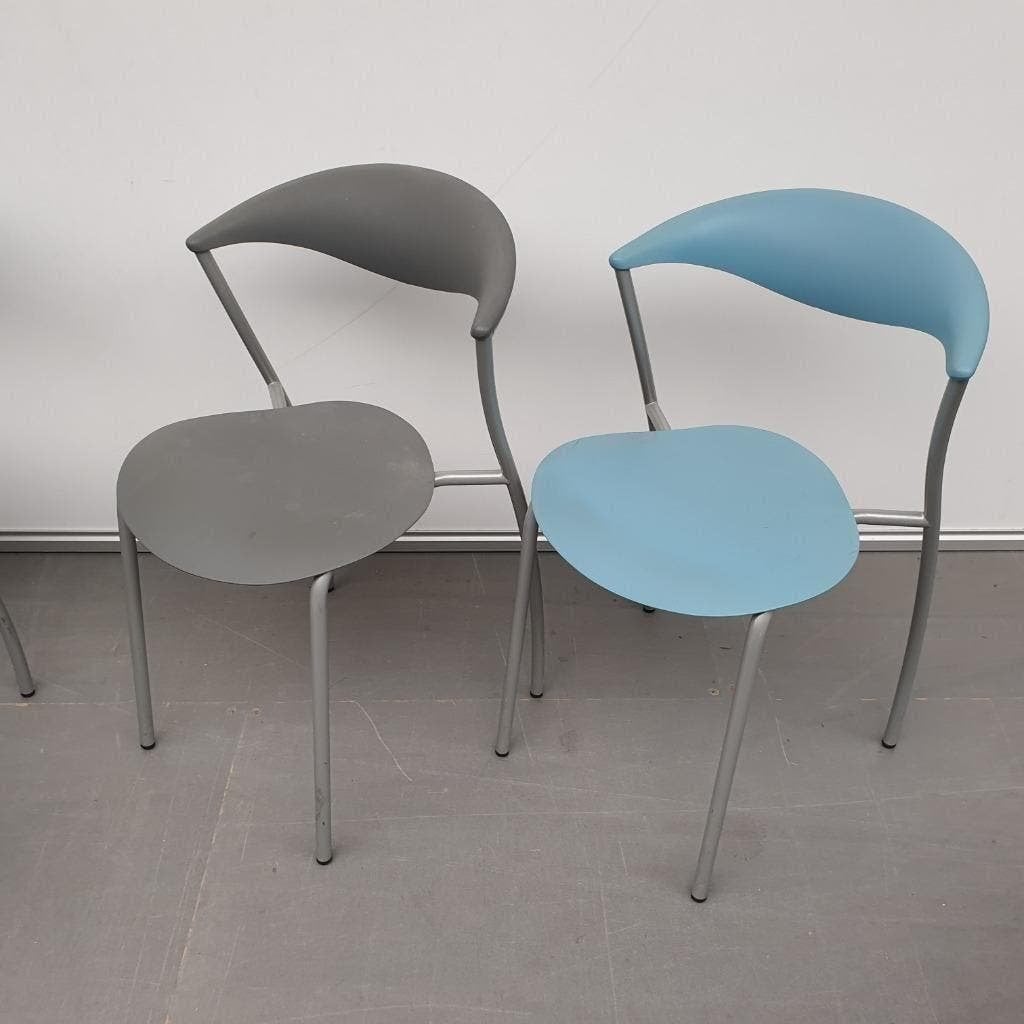 set van 10 Brune Dreki kunststof kantinestoelen-blauw+grijs, Huis en Inrichting, Ophalen, Kunststof, Gebruikt, Blauw