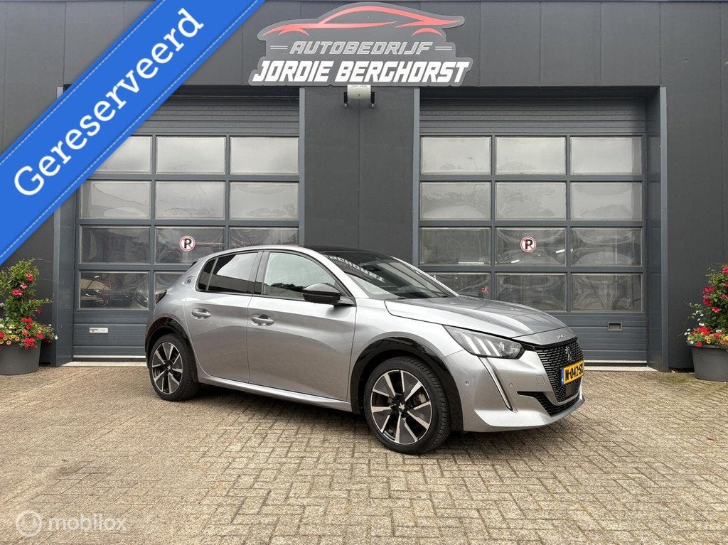Peugeot e-208 EV GT Première 1 fase 50 kWh Pano, Leer, 136 pk, Gebruikt, Automatische klimaatregeling, Leder