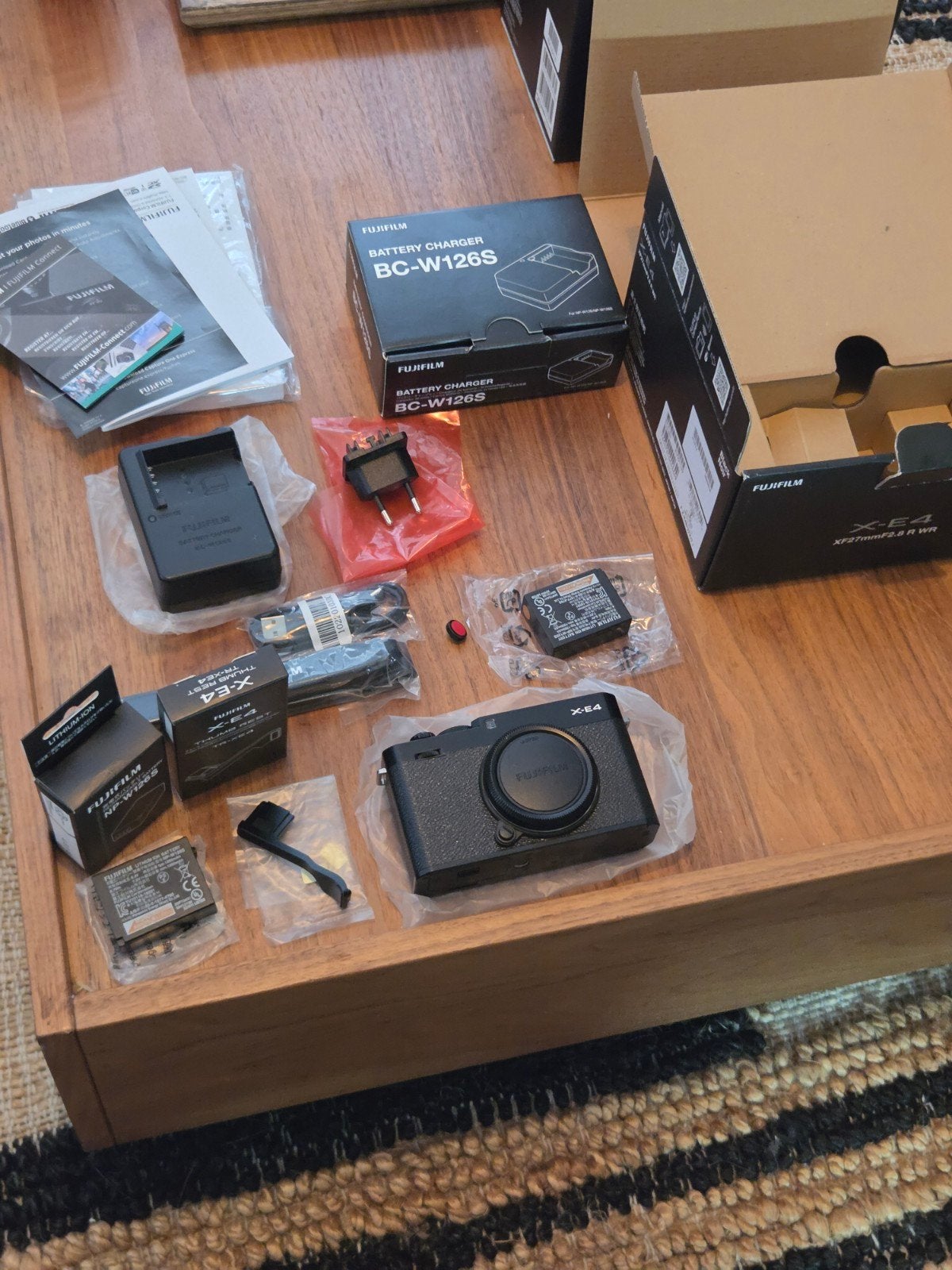 Fujifilm X-E4 Body Zwart + Extra Accu, Oplader & Thumbrest, Ophalen of Verzenden, Zo goed als nieuw, Fujifilm, Draagriem