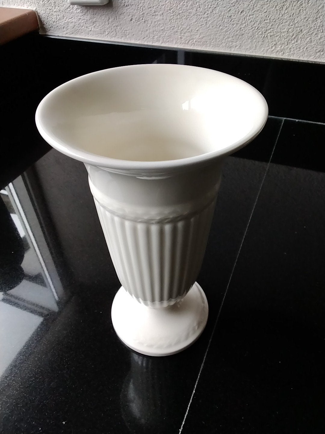 Wedgwood Edme of Etruria & Barlaston, puntgave vaas, Ophalen of Verzenden, Zo goed als nieuw